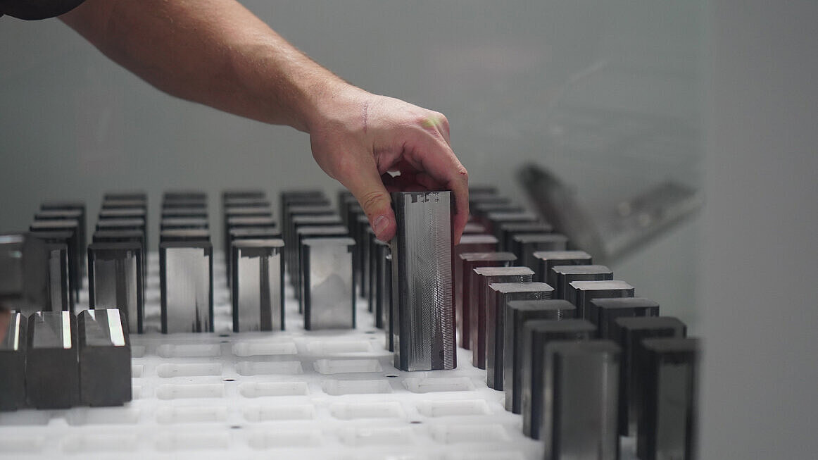 MetalQuest Unlimited uses HERMLE’s RS 05-2 Robot Cell to automate production and keep their spindle running longer.