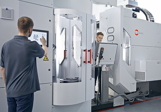 Optimum accessibility HERMLE HS flex also in the working area