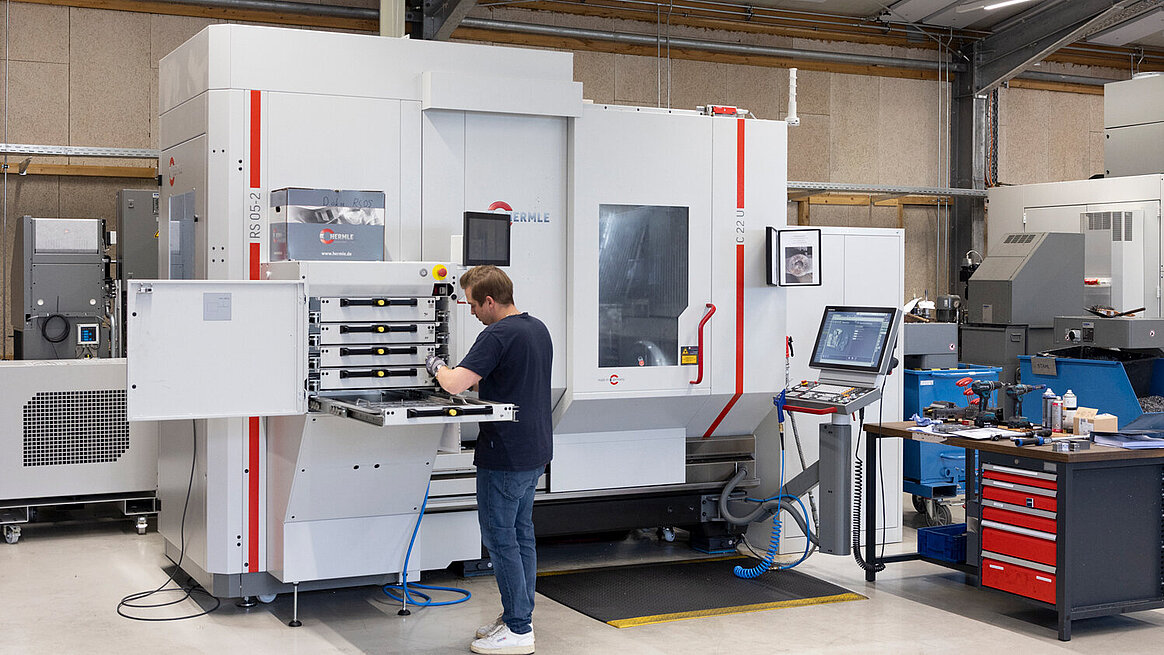 The HERMLE high-performance machining centre C 22 U offers enormous flexibility.