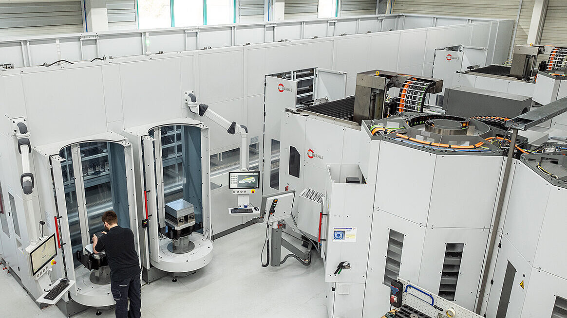 210 Quadrater räumte Trissler & Kielkopf in der Fertigung frei, um für das Robotersystem RS L mit zwei C 42 U Platz zu schaffen.