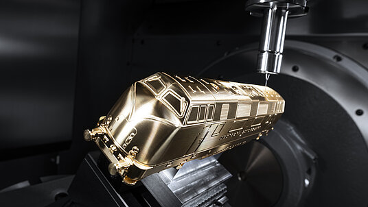 Machining of a Diesel locomotive on a HERMLE C 22 machining center