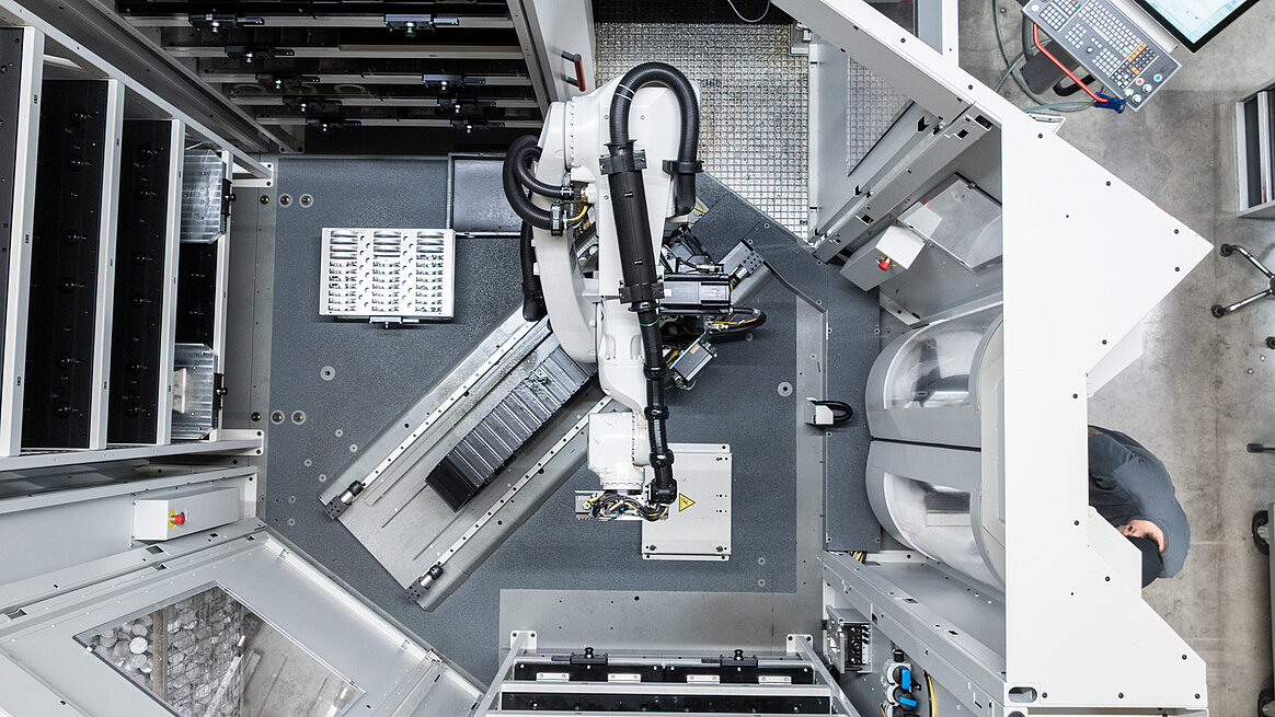 Thanks to the HERMLE robot system RS 1, HEIM now operates around the clock, unmanned and flexibly, while reducing part costs and throughput times.