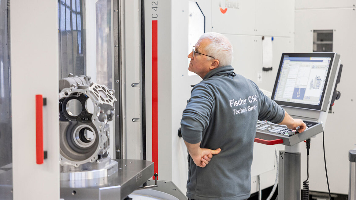 The HERMLE machine offers a high level of accessibility for manual tasks and maintenance.