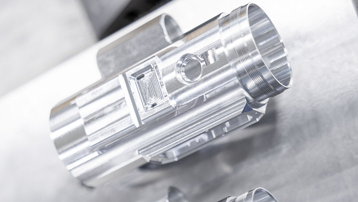 In the field of defence, for example, Euler manufactures lightweight housings for optical sighting systems.