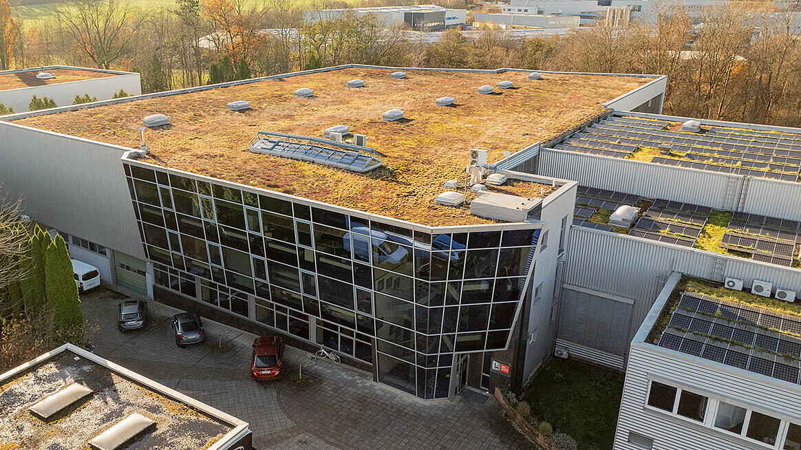 Im schwäbischen Göppingen fertigt die KW Solution mit 25 Mitarbeitenden unter anderem das Expeditionsfahrzeug DARC MONO.