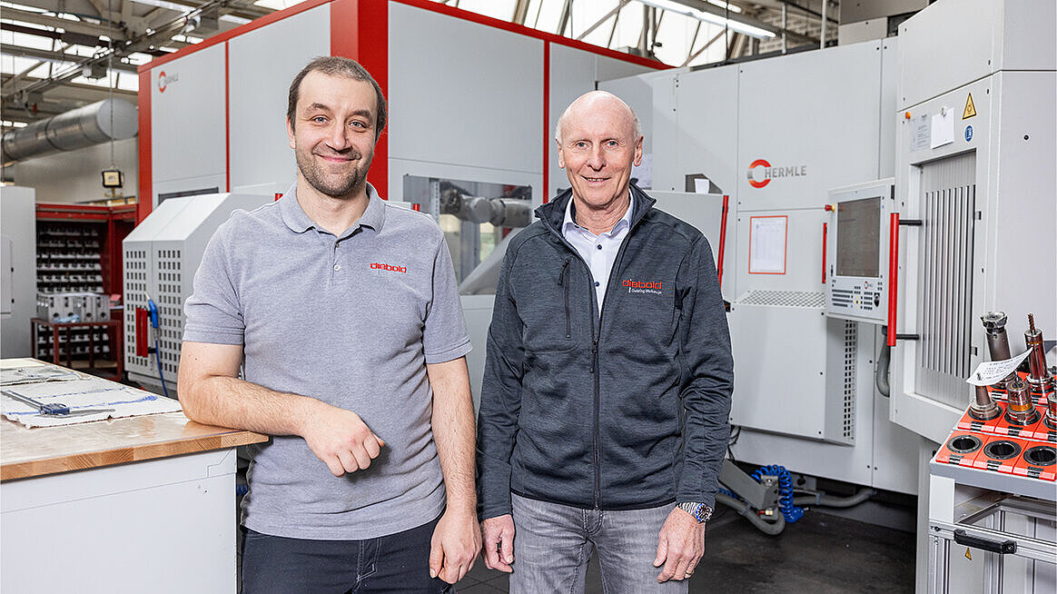 Marcel Heck, CNC-Fräser, und Hermann Diebold, Geschäftsführer (v.l.), beide Helmut Diebold GmbH & Co.