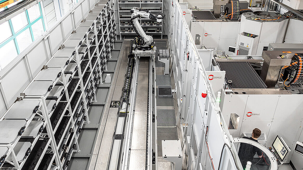 Materialtrennung: Zwei C 42 U bearbeiten zum einen ausschließlich Aluminium, zum anderen nur Stahl.