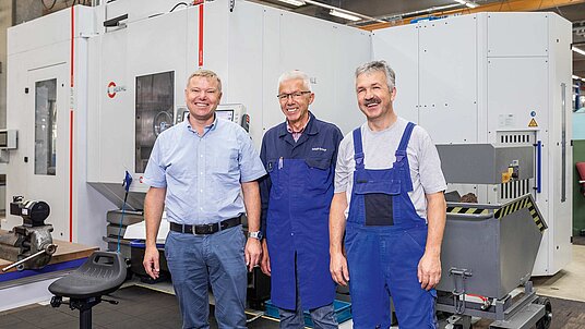 Axel Spadinger, Head of Tool Engineering & Making, Hans Brühl, Meister Teilefertigung und Werkzeugbau, und Günter Schulz, Maschinen-Bediener, alle vom Werkzeug- und Formenbau der WMF Group GmbH in Geislingen/Steige