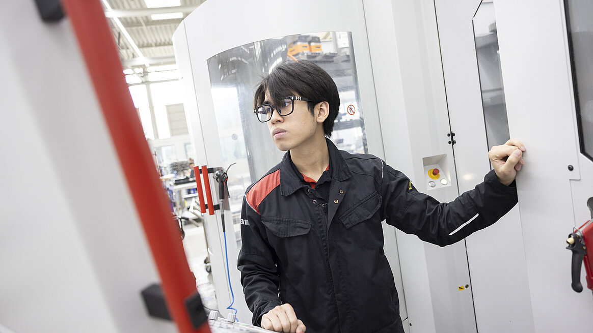 HERMLE 5-axis machining centre was already machining workpieces for series production.