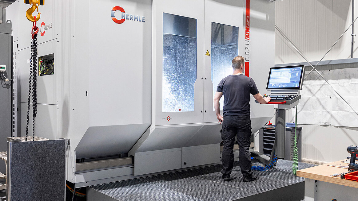 Milling, turning, skiving: With the HERMLE machining centre C 62 U MT, WINDSCHIEGL has the perfect tool at its disposal for machining high-precision and complex components.