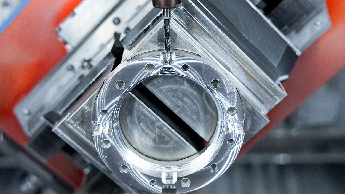 Highest precision at HEIM: from individual parts to large-scale production runs of up to 2,000 workpieces.