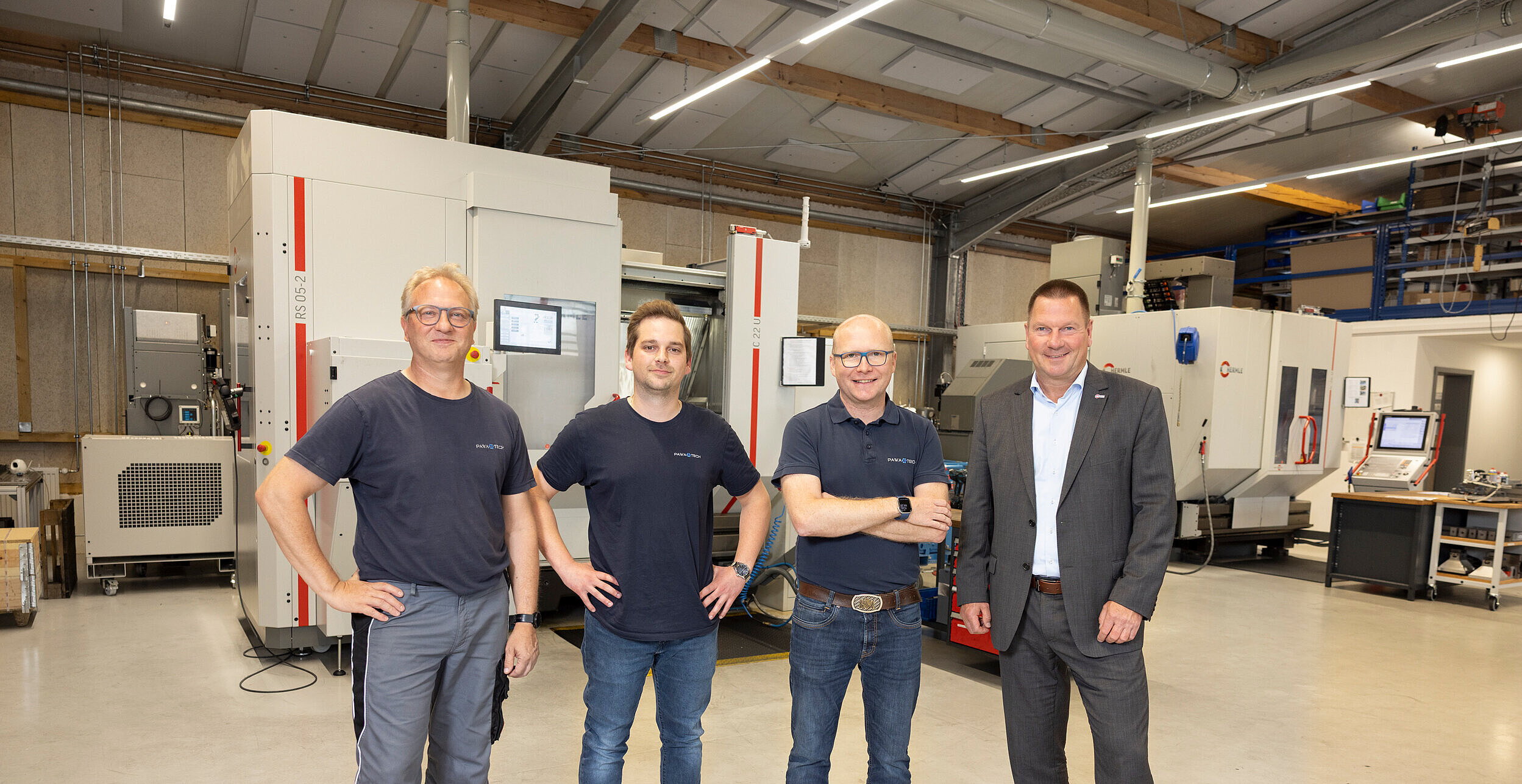 The HERMLE experts at PAWA-Tech: Workshop manager Matthias Mieslinger, managing director Paul Walczok Jr. and deputy plant manager Marco Gradl, together with Robert Obermaier, HERMLE sales rep
